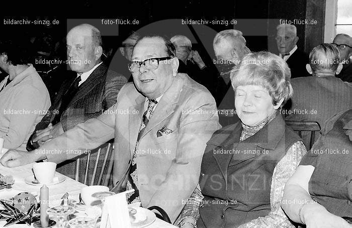 Arbeiter Wohlfahrt Weihnachtsfeier im Helenensaal 1972: RBWHWHHL-004085