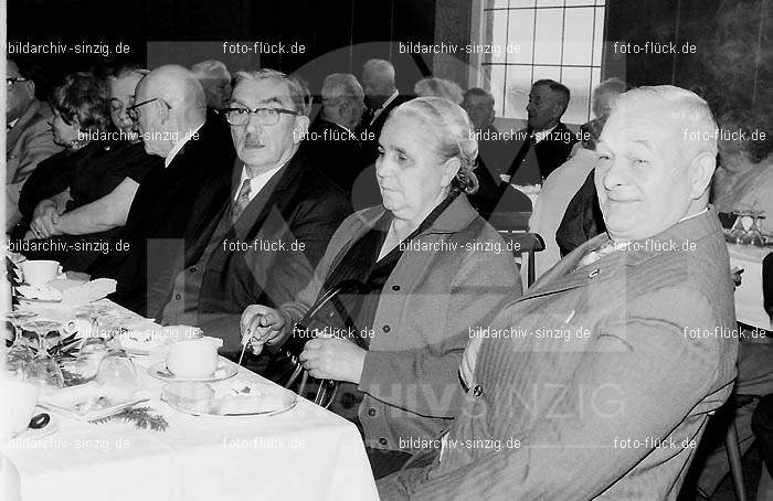 Arbeiter Wohlfahrt Weihnachtsfeier im Helenensaal 1972: RBWHWHHL-004087