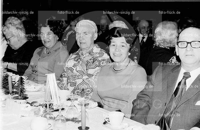 Arbeiter Wohlfahrt Weihnachtsfeier im Helenensaal 1972: RBWHWHHL-004096