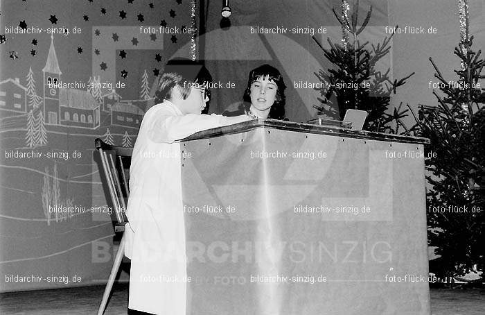 Arbeiter Wohlfahrt Weihnachtsfeier im Helenensaal 1972: RBWHWHHL-004102