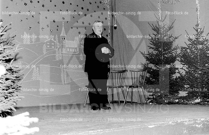 Arbeiter Wohlfahrt Weihnachtsfeier im Helenensaal 1972: RBWHWHHL-004118