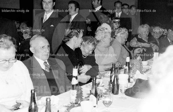 Arbeiter Wohlfahrt Weihnachtsfeier im Helenensaal 1972: RBWHWHHL-004127