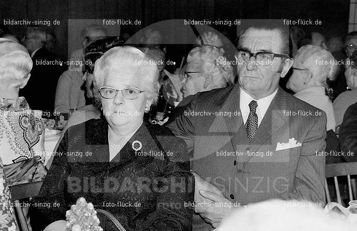 Arbeiter Wohlfahrt Weihnachtsfeier im Helenensaal 1972: RBWHWHHL-004135