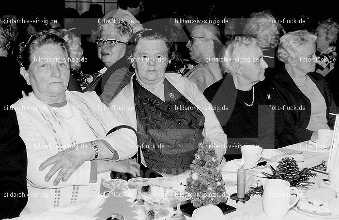 Arbeiter Wohlfahrt Weihnachtsfeier im Helenensaal 1972: RBWHWHHL-004137
