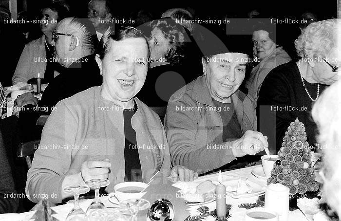 Arbeiter Wohlfahrt Weihnachtsfeier im Helenensaal 1972: RBWHWHHL-004140