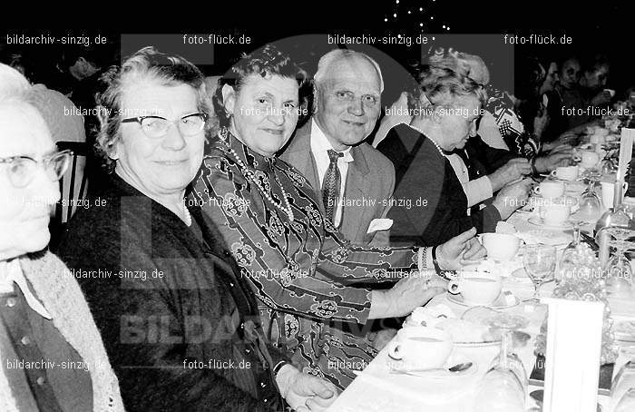 Arbeiter Wohlfahrt Weihnachtsfeier im Helenensaal 1972: RBWHWHHL-004145