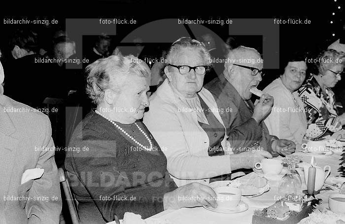 Arbeiter Wohlfahrt Weihnachtsfeier im Helenensaal 1972: RBWHWHHL-004146