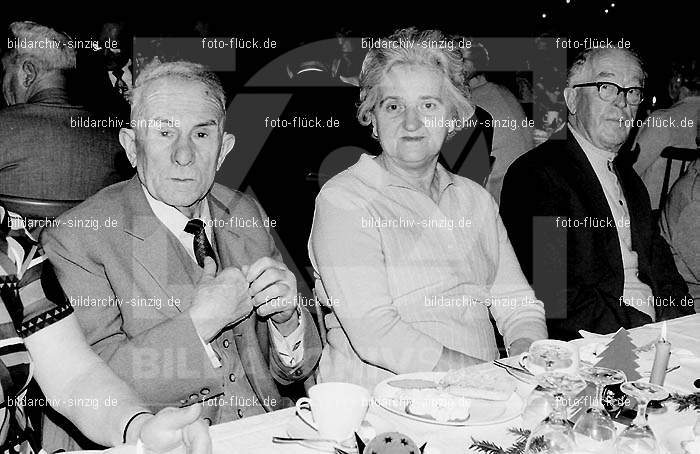 Arbeiter Wohlfahrt Weihnachtsfeier im Helenensaal 1972: RBWHWHHL-004165