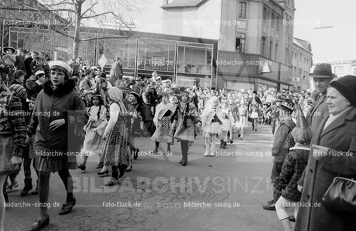 Karneval - Kinderzug 1968 in Sinzig: KRKNSN-004415