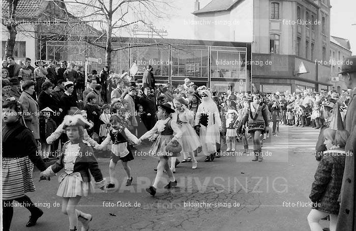 Karneval - Kinderzug 1968 in Sinzig: KRKNSN-004417