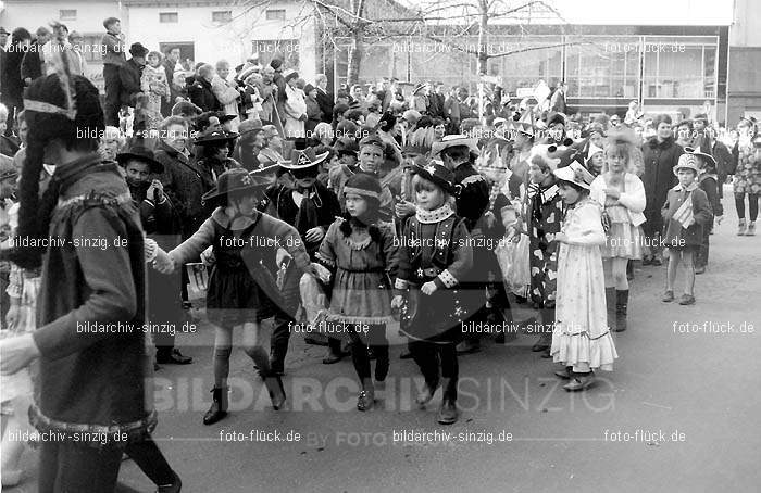 Karneval - Kinderzug 1968 in Sinzig: KRKNSN-004421