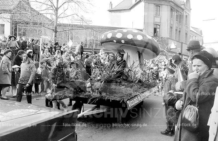 Karneval - Kinderzug 1968 in Sinzig: KRKNSN-004476