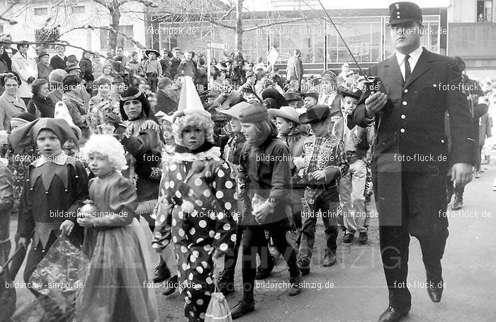 Karneval - Kinderzug 1968 in Sinzig: KRKNSN-004477