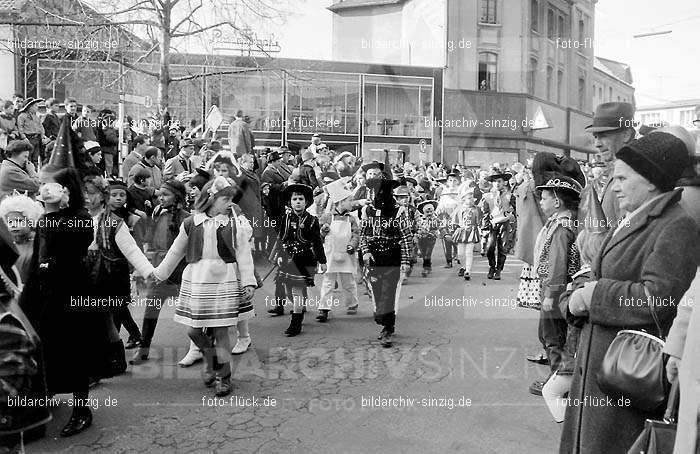 Karneval - Kinderzug 1968 in Sinzig: KRKNSN-004478