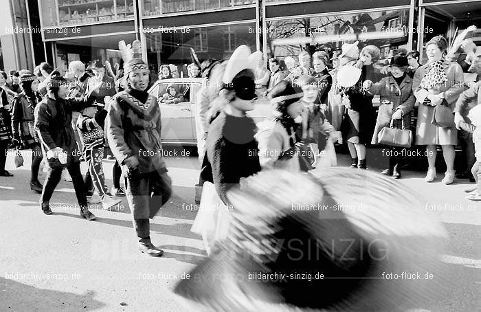 Karneval - Kinderzug 1968 in Sinzig: KRKNSN-004498