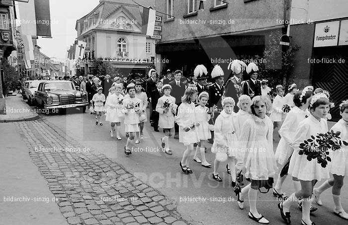 Fronleichnamsprozession 1968 in Sinzig: FRSN-004647