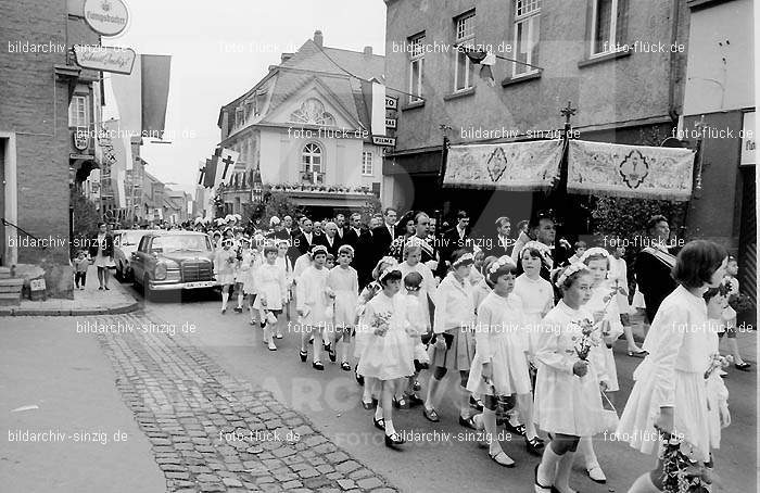 Fronleichnamsprozession 1968 in Sinzig: FRSN-004649