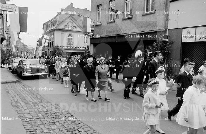 Fronleichnamsprozession 1968 in Sinzig: FRSN-004653