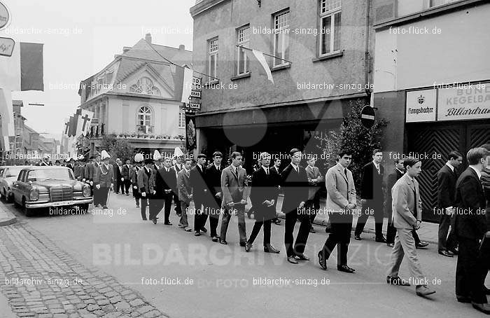 Fronleichnamsprozession 1968 in Sinzig: FRSN-004654