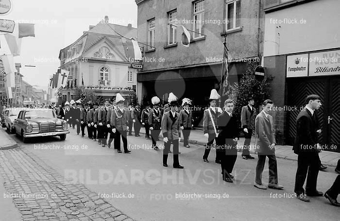 Fronleichnamsprozession 1968 in Sinzig: FRSN-004655