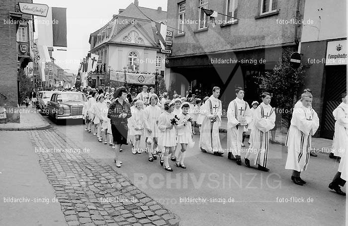 Fronleichnamsprozession 1968 in Sinzig: FRSN-004658