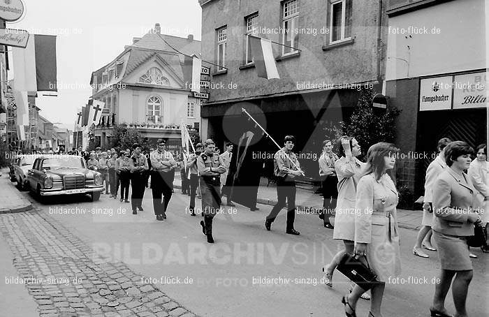 Fronleichnamsprozession 1968 in Sinzig: FRSN-004662