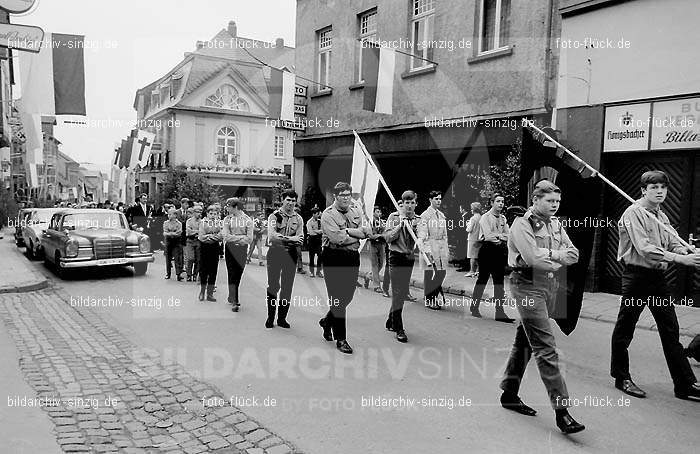 Fronleichnamsprozession 1968 in Sinzig: FRSN-004663