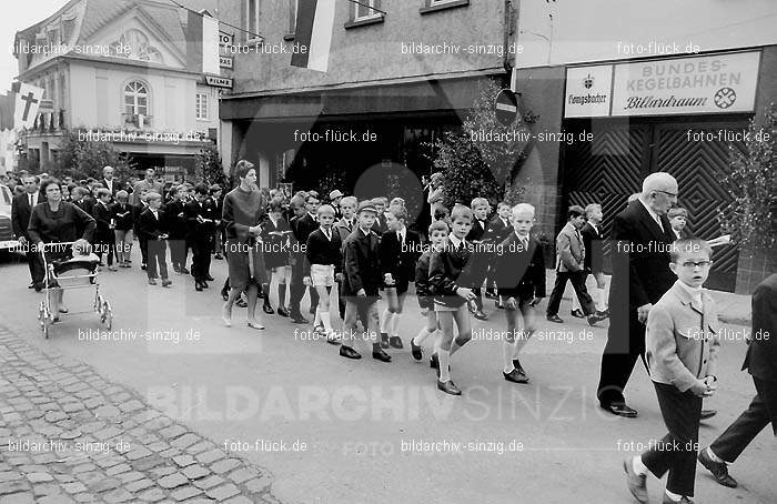 Fronleichnamsprozession 1968 in Sinzig: FRSN-004666