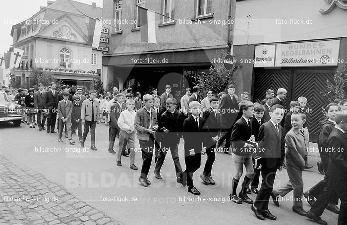 Fronleichnamsprozession 1968 in Sinzig: FRSN-004670