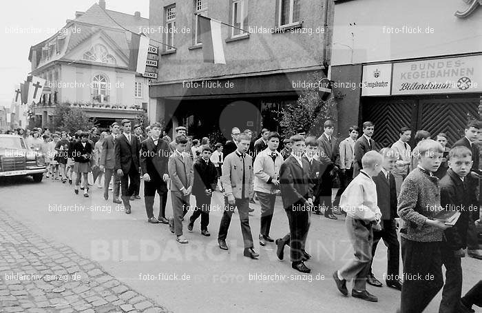 Fronleichnamsprozession 1968 in Sinzig: FRSN-004671