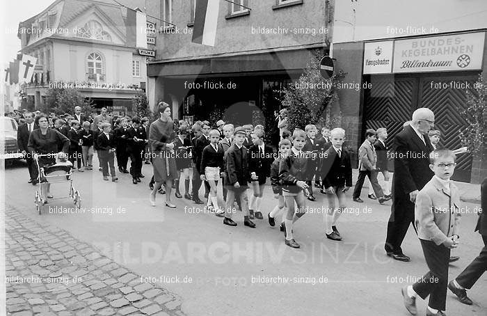 Fronleichnamsprozession 1968 in Sinzig: FRSN-004672