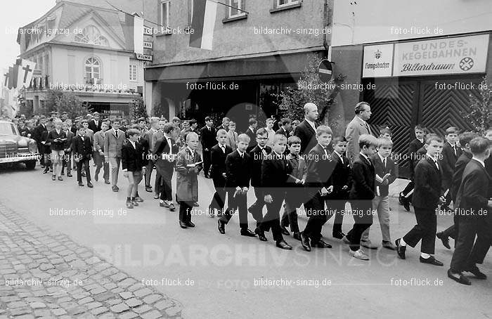 Fronleichnamsprozession 1968 in Sinzig: FRSN-004673