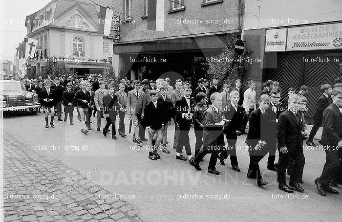 Fronleichnamsprozession 1968 in Sinzig: FRSN-004674