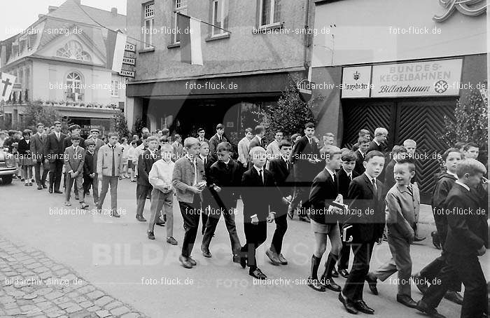 Fronleichnamsprozession 1968 in Sinzig: FRSN-004677