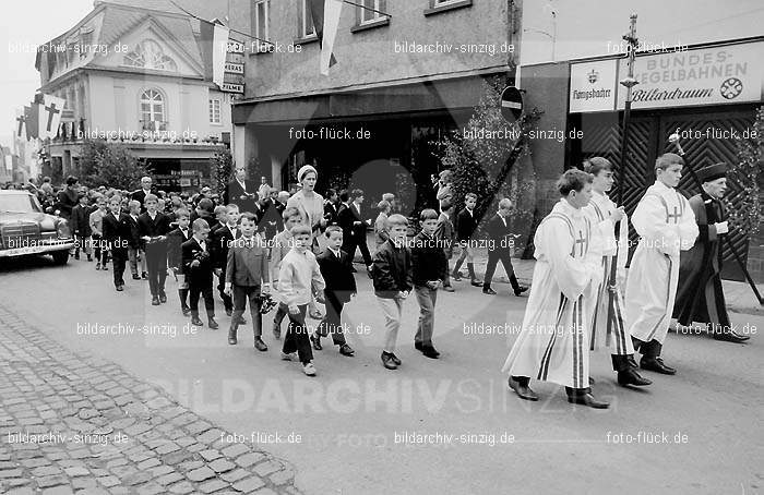 Fronleichnamsprozession 1968 in Sinzig: FRSN-004679