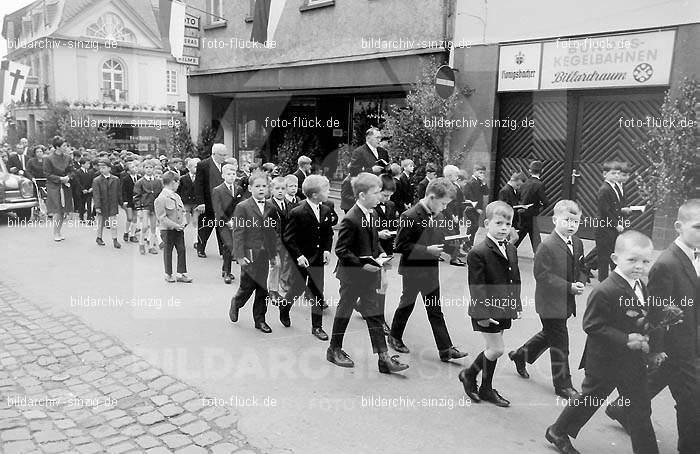 Fronleichnamsprozession 1968 in Sinzig: FRSN-004680