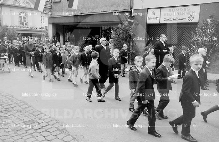 Fronleichnamsprozession 1968 in Sinzig: FRSN-004681