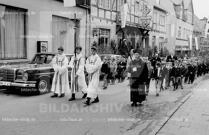 Fronleichnamsprozession 1968 in Sinzig: FRSN-004682