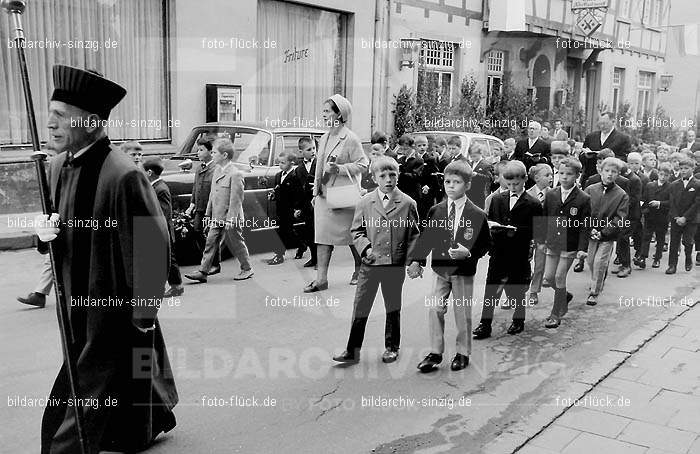 Fronleichnamsprozession 1968 in Sinzig: FRSN-004683