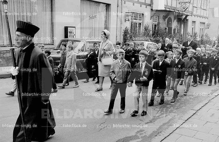 Fronleichnamsprozession 1968 in Sinzig: FRSN-004683