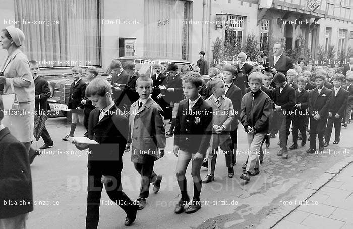 Fronleichnamsprozession 1968 in Sinzig: FRSN-004684