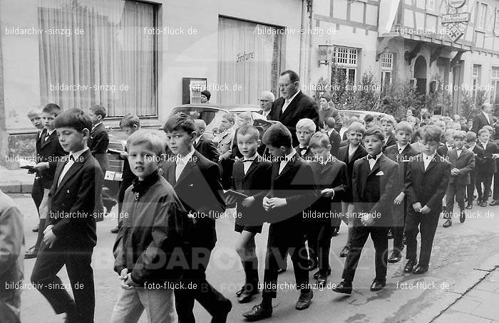 Fronleichnamsprozession 1968 in Sinzig: FRSN-004685