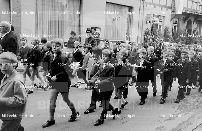 Fronleichnamsprozession 1968 in Sinzig: FRSN-004688