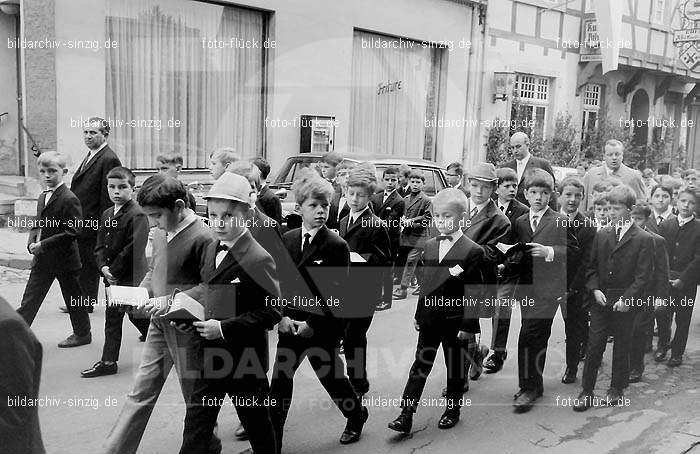 Fronleichnamsprozession 1968 in Sinzig: FRSN-004690