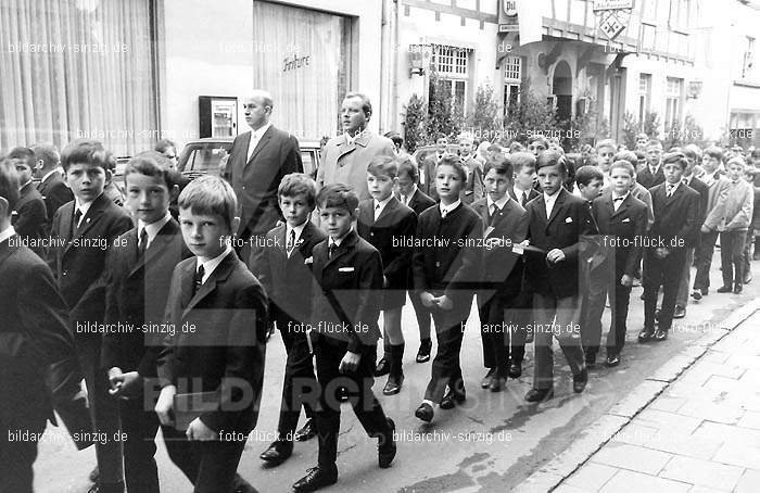 Fronleichnamsprozession 1968 in Sinzig: FRSN-004691