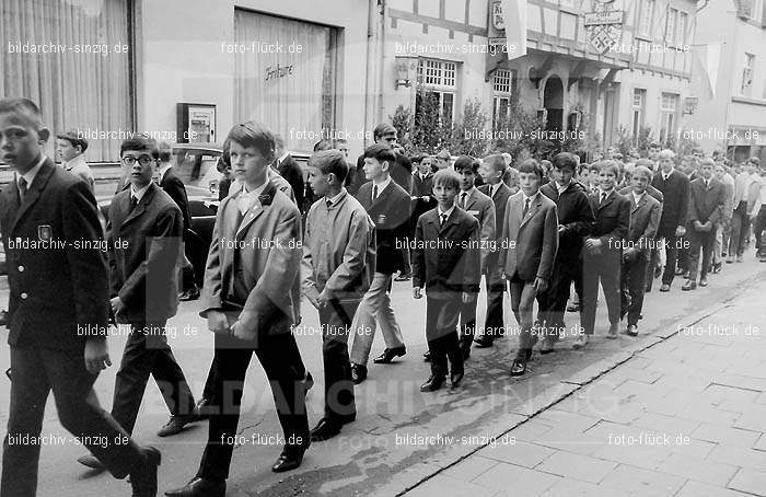 Fronleichnamsprozession 1968 in Sinzig: FRSN-004693