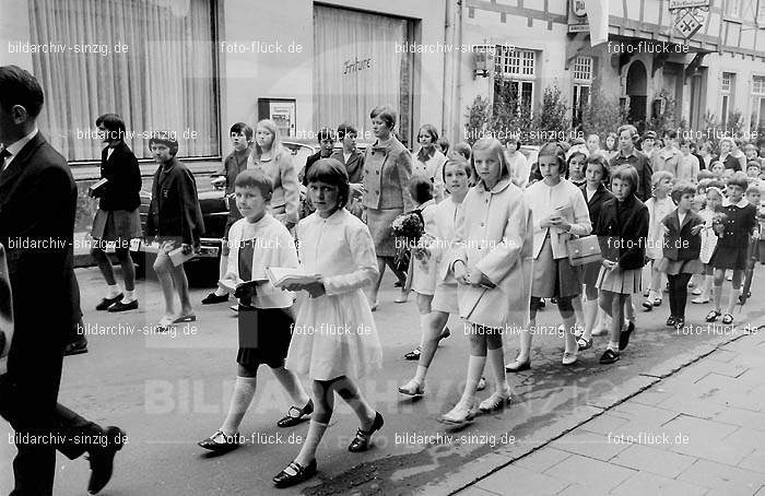 Fronleichnamsprozession 1968 in Sinzig: FRSN-004695