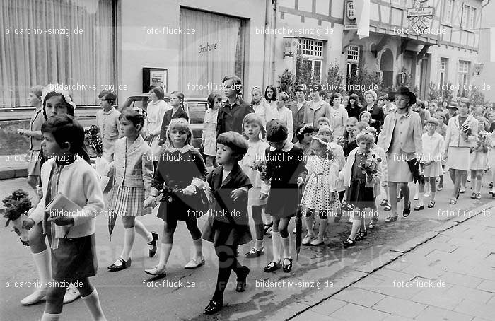 Fronleichnamsprozession 1968 in Sinzig: FRSN-004696