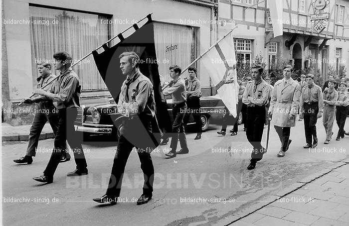 Fronleichnamsprozession 1968 in Sinzig: FRSN-004698