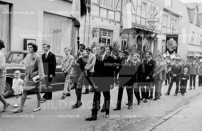 Fronleichnamsprozession 1968 in Sinzig: FRSN-004700